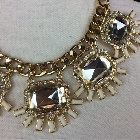 NWT Statement Gold/White Necklace - Picture 3 of 5